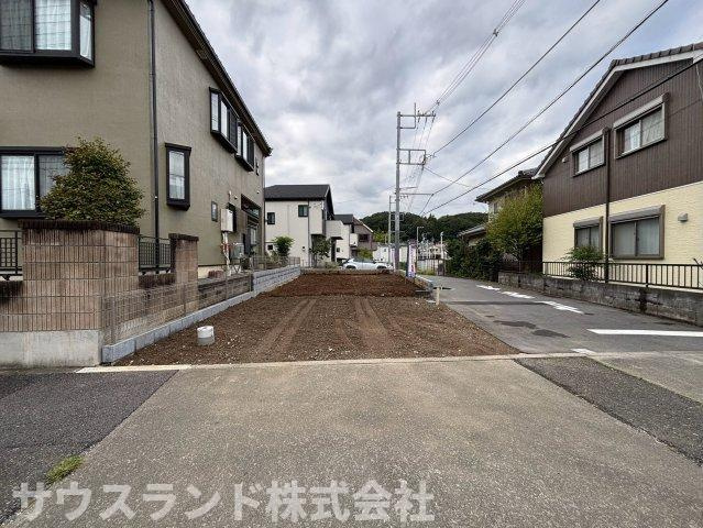 八王子市元八王子町第4期の前面道路含む現地写真