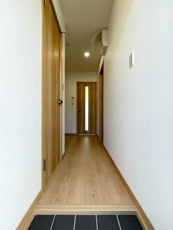 レオ伍拾六番館の玄関