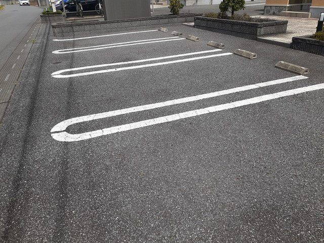ブリーズ　ヴィラ　Ⅱの駐車場|駐車場に車を止められます