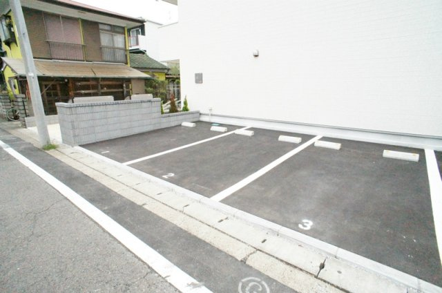 リブリ・淵野辺Ⅱの駐車場