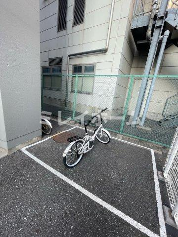 コスモリード羽田の駐車場