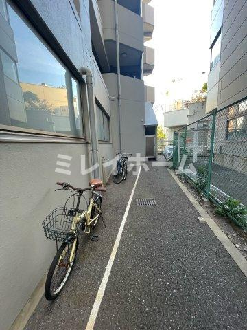 コスモリード羽田の駐車場