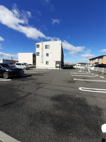Ｋ－ＰＬＡＺＡの駐車場|駐車場があるので、車を買う予定の方も安心です