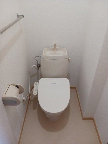 サニーホームズ　Ｂのトイレ|清潔感のあるトイレです