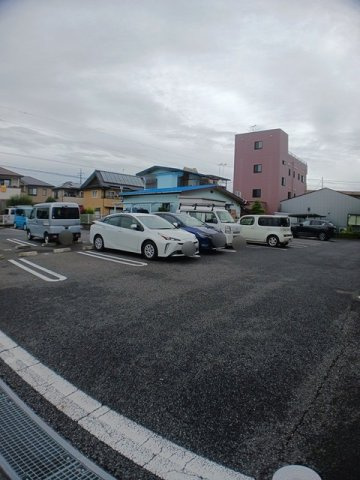 プリマ・クラッセの駐車場|車をお持ちの方に嬉しい駐車場付きの物件です