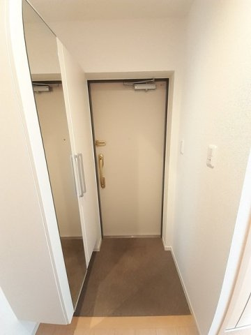 Ｙ’ｓアビタシオンⅡの玄関|収納もある玄関です