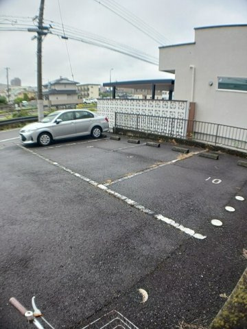 イーストマニの駐車場|駐車場完備です