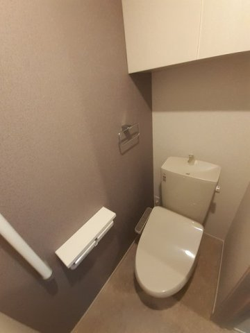 メゾン・フィオーレのトイレ|落ち着いた色調のトイレです