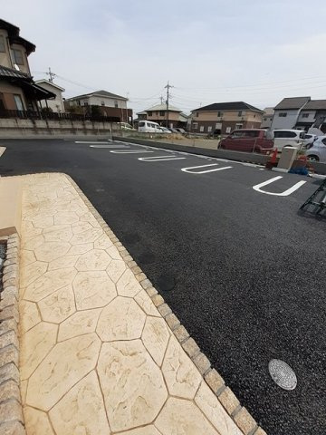 メゾン・フィオーレの駐車場|駐車場に車を止められます