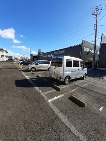 シティーハイツＴ＆Ｔの駐車場|駐車場があるので、車を買う予定の方も安心です