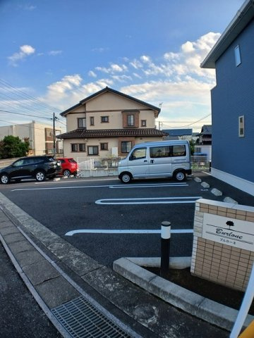 ブルローネの駐車場|駐車場があります