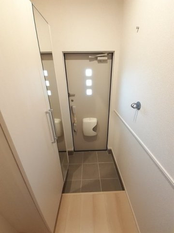 ロキオテラス　Ｂの玄関|シンプルで使いやすい玄関です