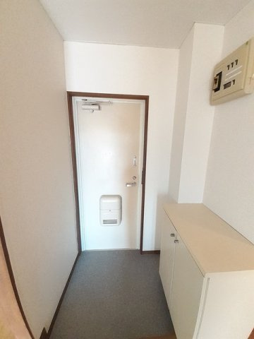 フラワーハイツの玄関|きれいな玄関です