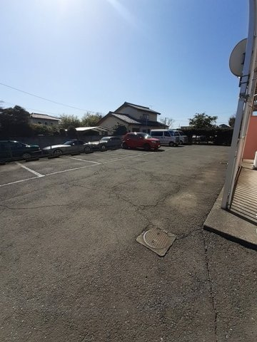 フラワーハイツの駐車場|駐車スペースもあります
