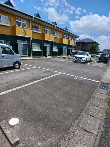 エルディム山口の駐車場|駐車場があるので、車を買う予定の方も安心です