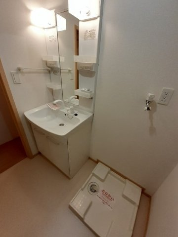 サンワードＢＢの洗面所|明るい洗面所です