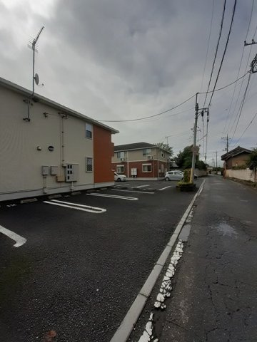 ラ・ストラーダＢの駐車場|駐車場があるので、車を買う予定の方も安心です