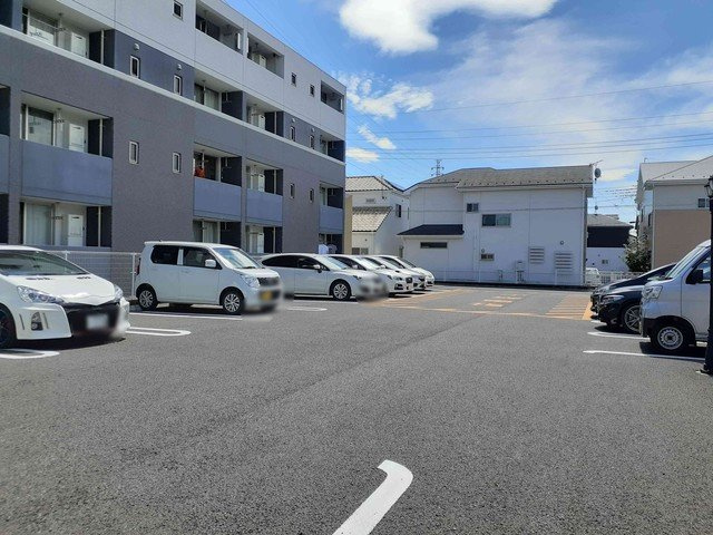 メゾン葵の駐車場|駐車場に車を止められます