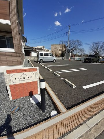 ドミール寺尾の駐車場|駐車場があるので、車を買う予定の方も安心です