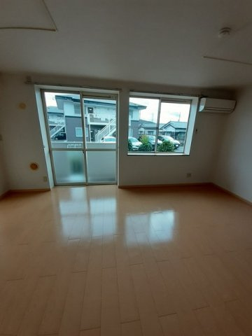 ＣＡＳＡカナイⅢの居間・リビング|こちらの居間で趣味の時間をお楽しみください