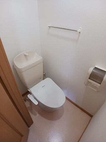 コンフォールＫのトイレ|落ち着いた色調のトイレです