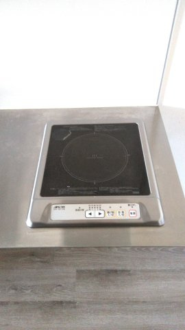 ルピナスのキッチン|コンパクトなキッチンで掃除もラクラク