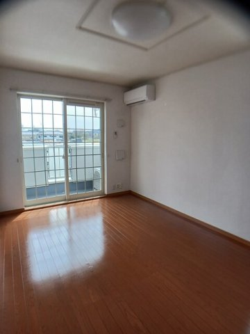 ベネット　ハウスＰの居間・リビング|こちらの居間で趣味の時間をお楽しみください