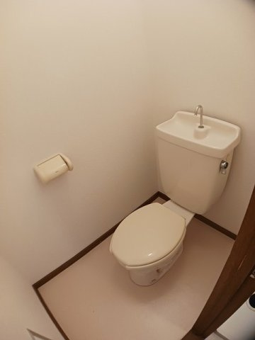 コーポウイングのトイレ|落ち着いたトイレです