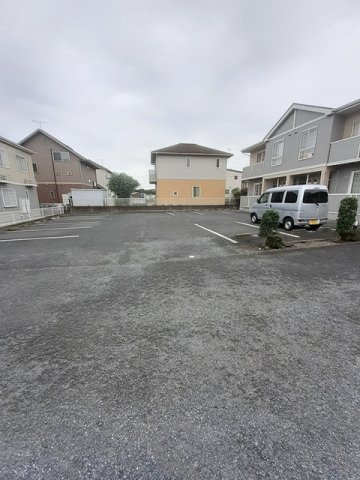 ソレアードＢの駐車場|車をお持ちの方に嬉しい駐車場付きの物件です
