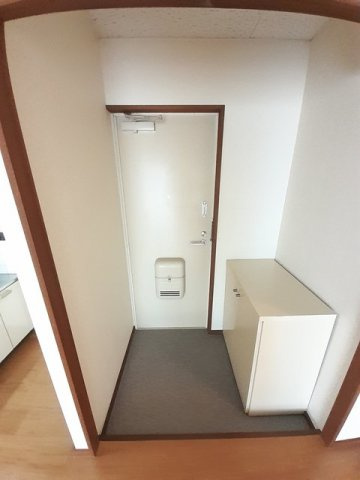 あかしあハイツの玄関|明るい玄関です