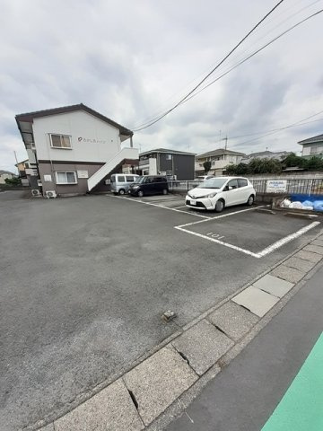 あかしあハイツの駐車場|駐車スペースもあります
