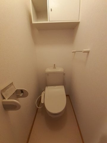 ミニョンⅠのトイレ|落ち着いた色調のトイレです