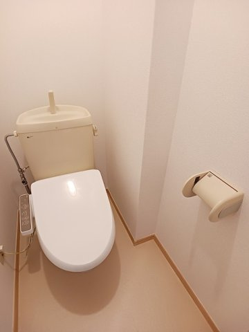 ポワールメゾンのトイレ|ゆったりとした空間のトイレです