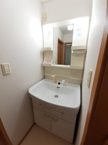 ゴールドグレイス　Ⅲ・Ｂの洗面所|明るい洗面所です