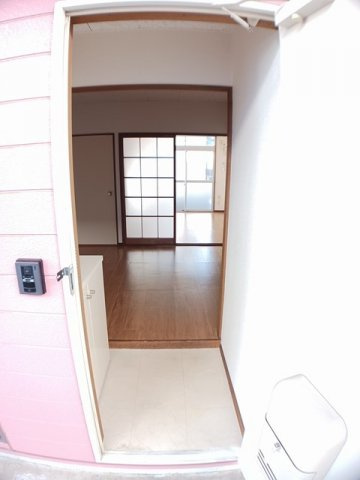 イーストタウンの玄関|明るい玄関です