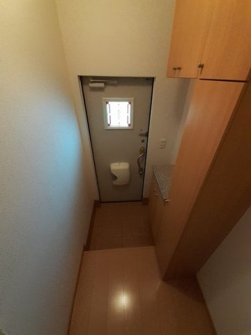 サウスウインド　Ⅱの玄関|明るい玄関です