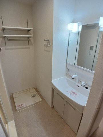 クレイドル下斎田Ｂの洗面所|忙しい朝には欠かせない洗面所です