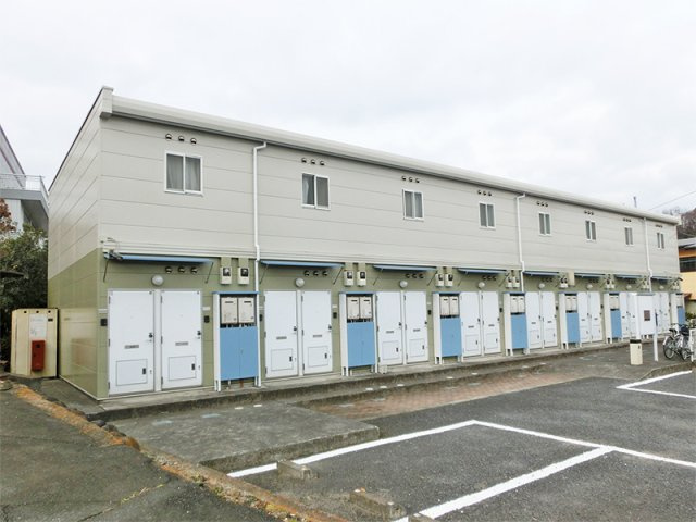 レオパレスルクスⅢの外観|落ち着いた雰囲気の外観です