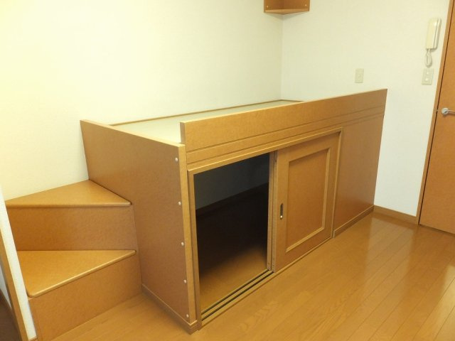 レオパレスルクスⅢの寝室|落ち着いて過ごせるお部屋なので、寝室にいかがでしょうか