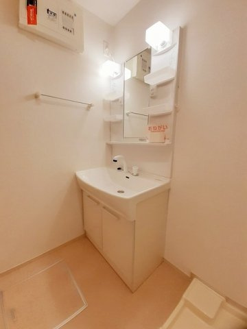 ピアチェーレ野中Ａの洗面所|スペースが確保できる洗面所です