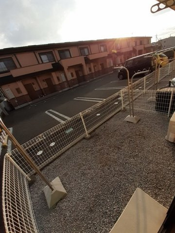 セレーノ本宿Ｄのバルコニー|外からの目が気にならないバルコニーで洗濯物が干せます