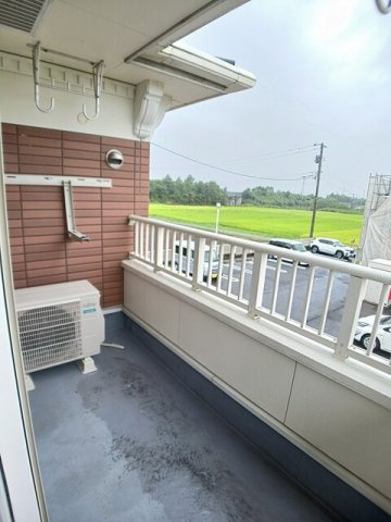 ウィングスＢのバルコニー|外からの目が気にならないバルコニーで洗濯物が干せます