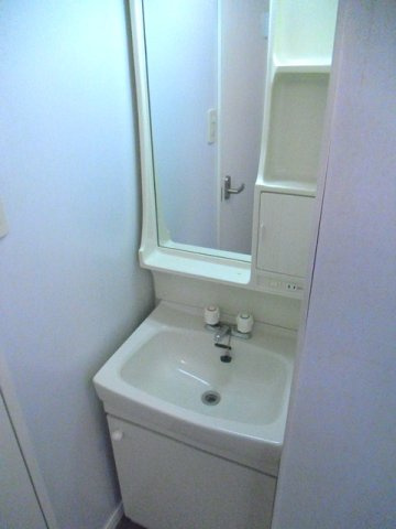 レオパレスシティパルＣの内装|広い洗面台で準備もらくらく♪