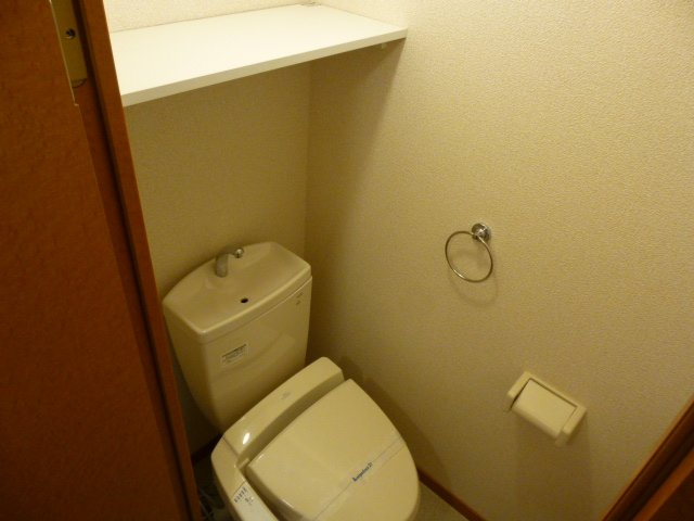 レオパレス山王のその他|温水洗浄便座♪上部、棚も便利。