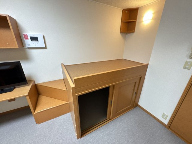 レオパレスＥＡＳＥⅠの寝室|広くて明るい寝室