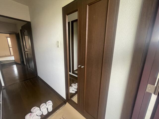 キャトルセゾンの玄関|同間取り別部屋の写真です。