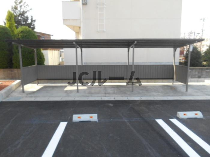 フェリシアの駐車場