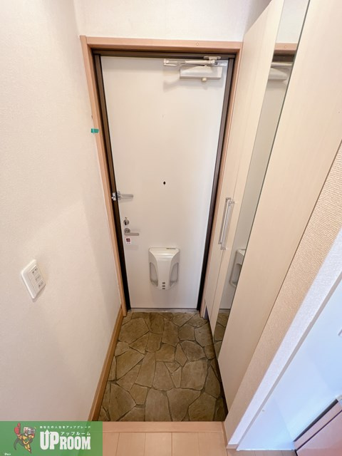 小牧市東１丁目のアパートの玄関
