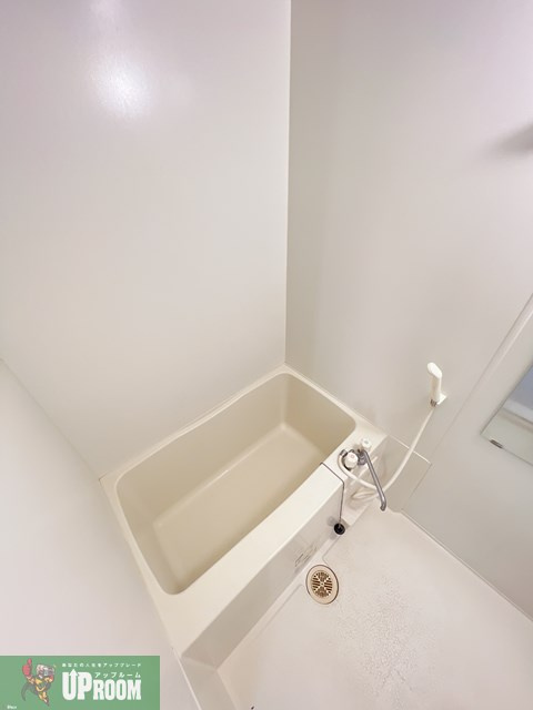 小牧市東１丁目のアパートの浴室