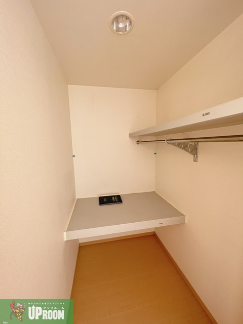 小牧市東１丁目のアパートの収納